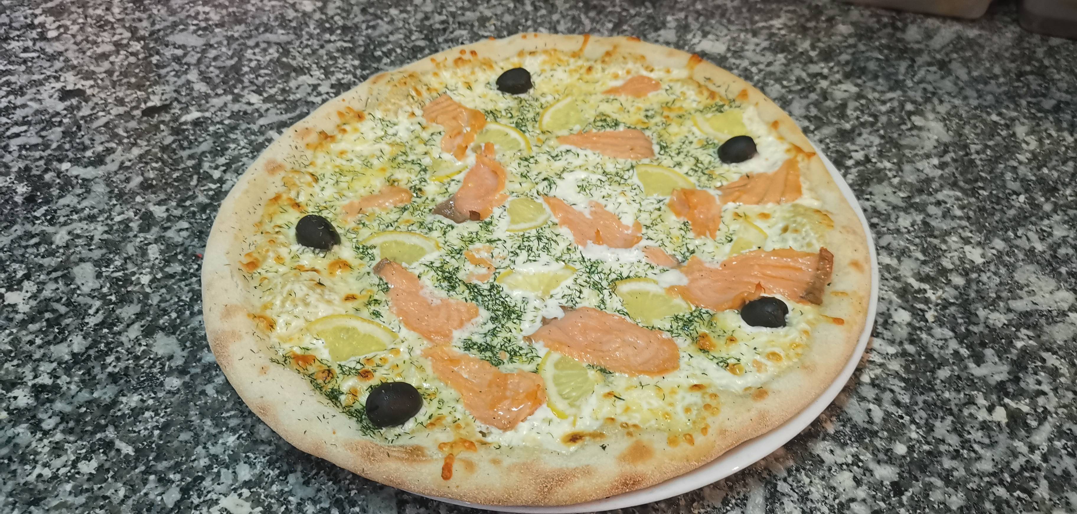 Pizza Nordique Saumon, citron et aneth – Taille au choix