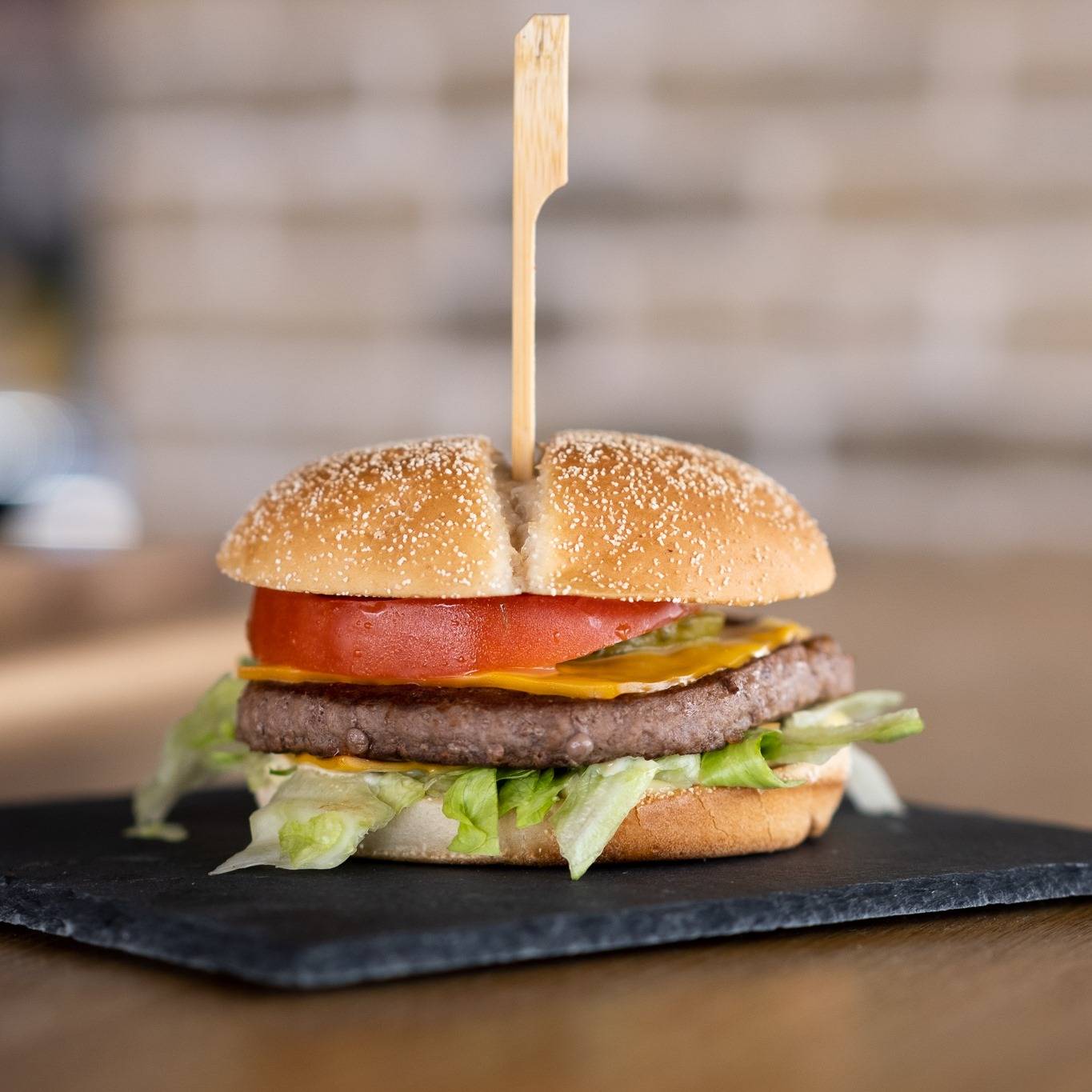 Menu BBQ Burger TacoShake : 1 Burger + 1 portion de frites au choix + 1 boisson au choix