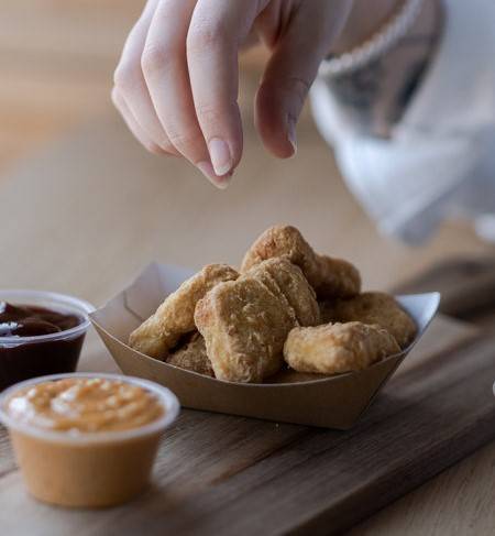Menu Nuggets x6 TacoShake : 1 boîte de 6 nuggets + 1 portion de frite + 1 sauce au choix + 1 boisson au choix