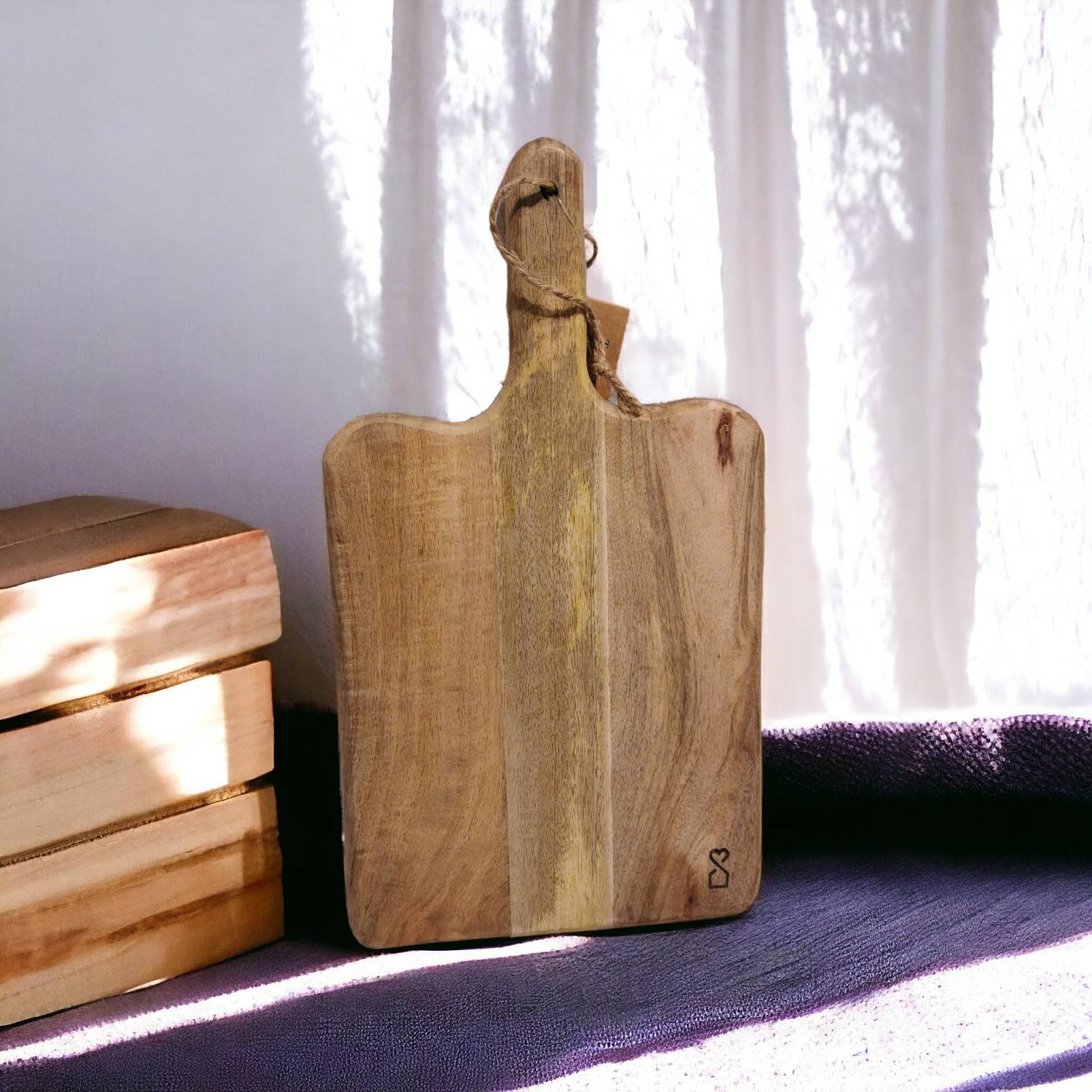 Planche à découper avec anse en bois foncé petit modèle - Muy Mucho